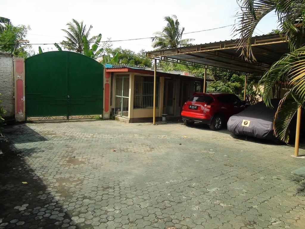 Montongbuwoh Villa Yukie Senggigi מראה חיצוני תמונה