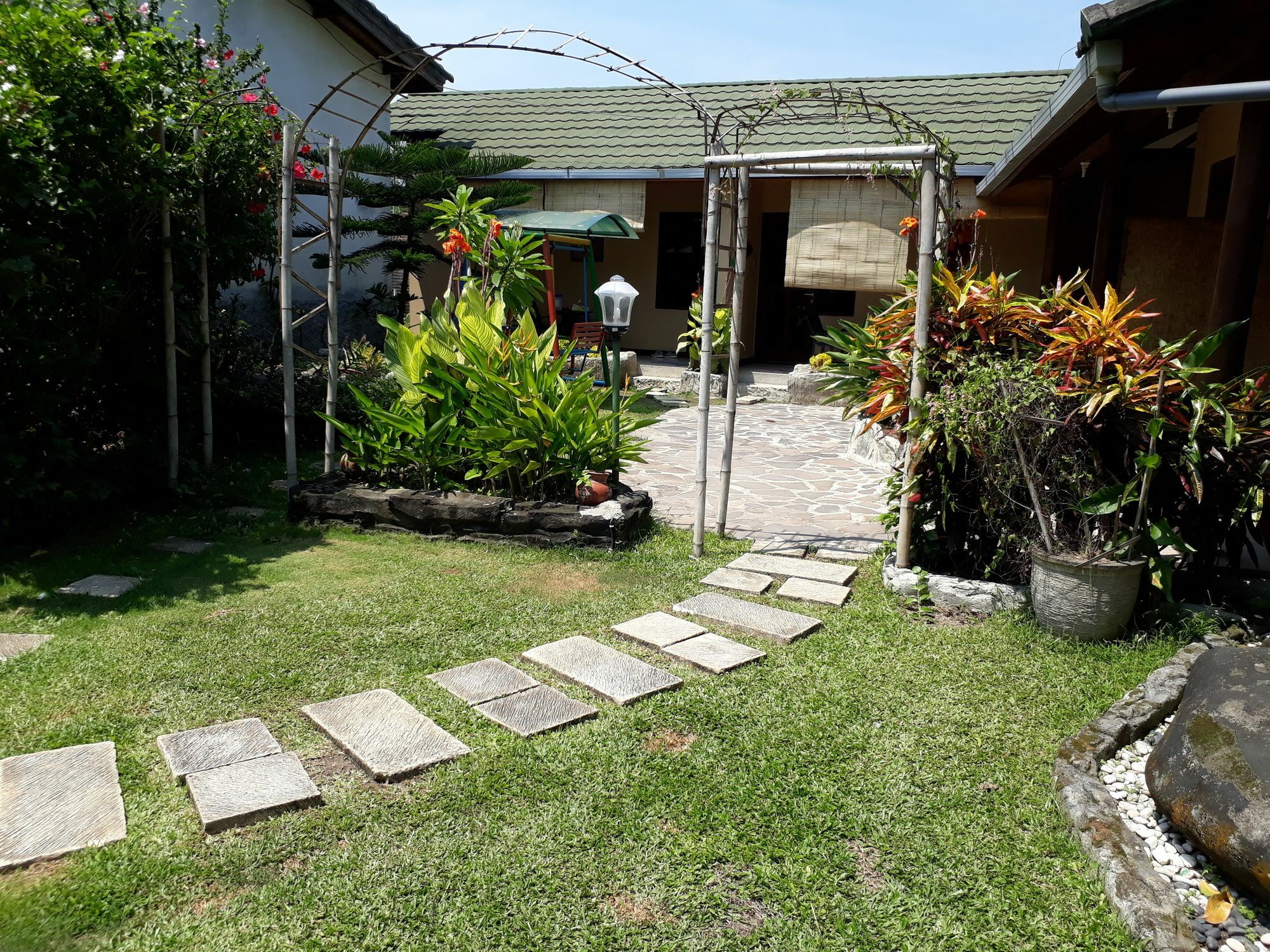 Montongbuwoh Villa Yukie Senggigi מראה חיצוני תמונה