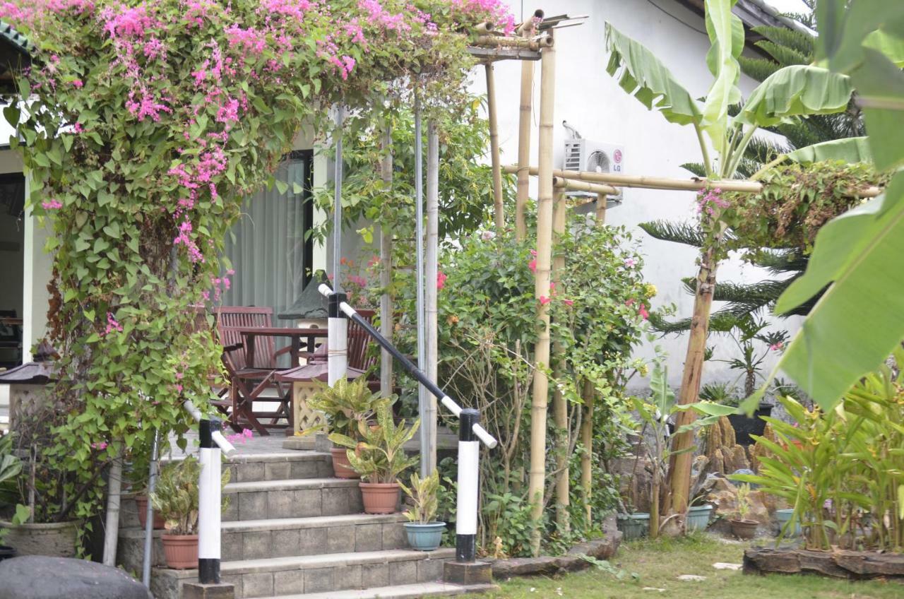 Montongbuwoh Villa Yukie Senggigi מראה חיצוני תמונה